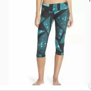 ALO Yoga Galaxy Space Print Cropped Capri Leggings